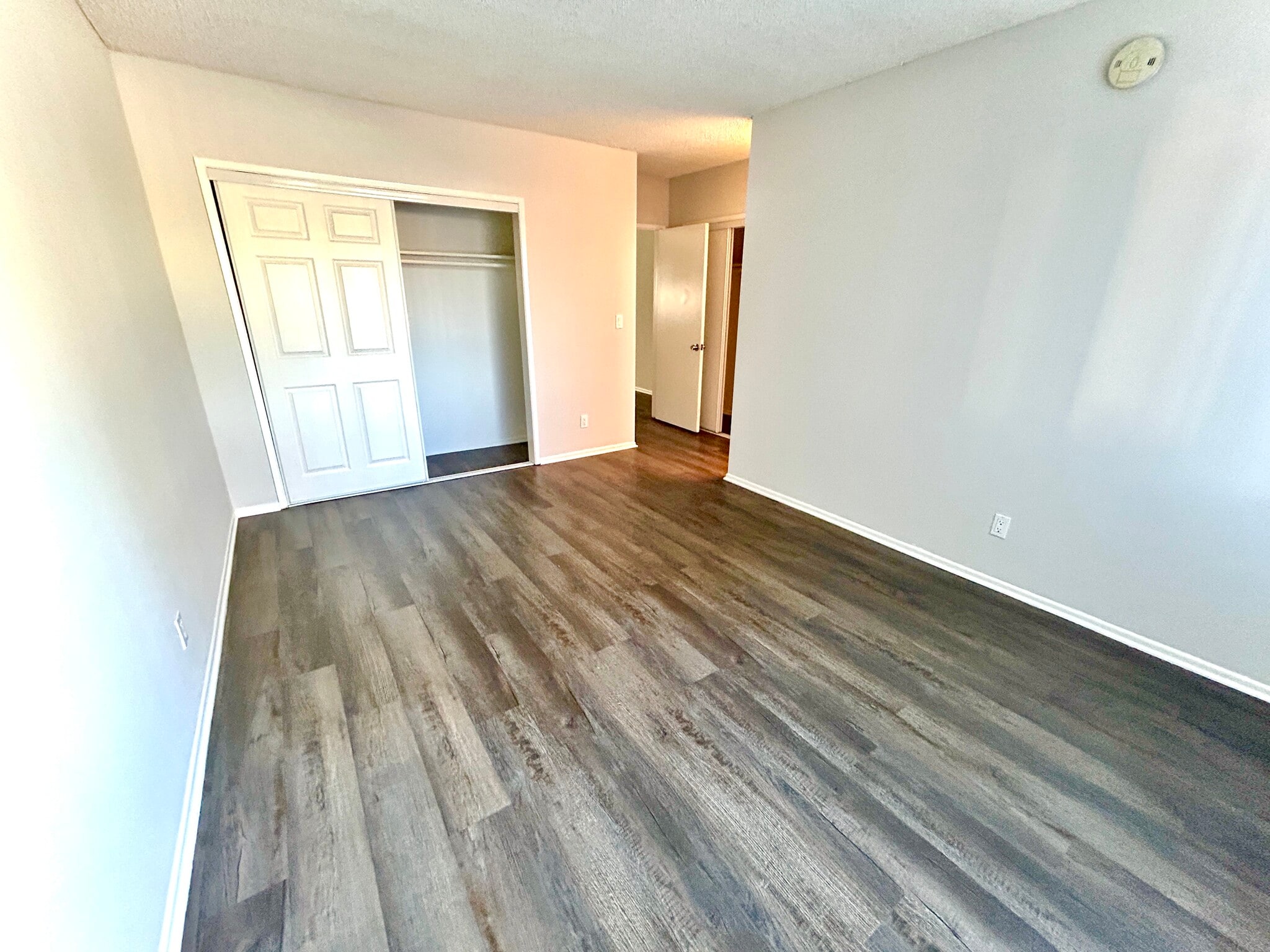 Building Photo - 14033 Burbank Blvd