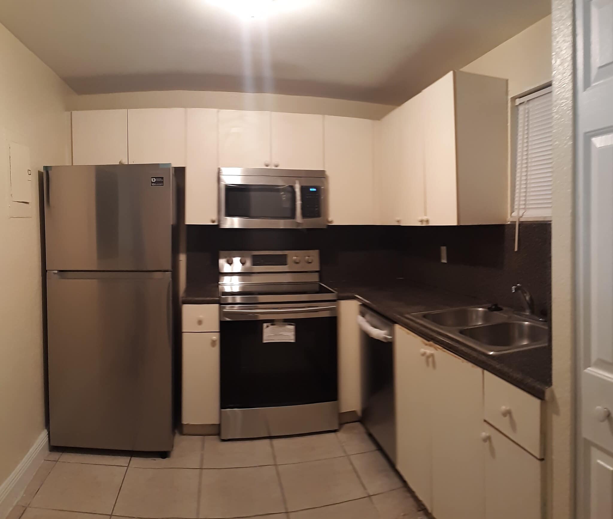 Kitchen before upgrade - 4215 N University Dr