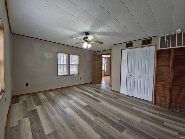 Building Photo - 108 S Oak St