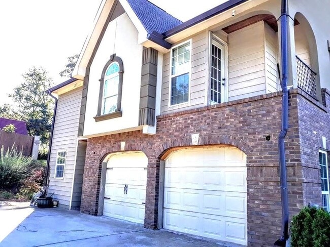 Building Photo - 4236 E Cherokee Dr
