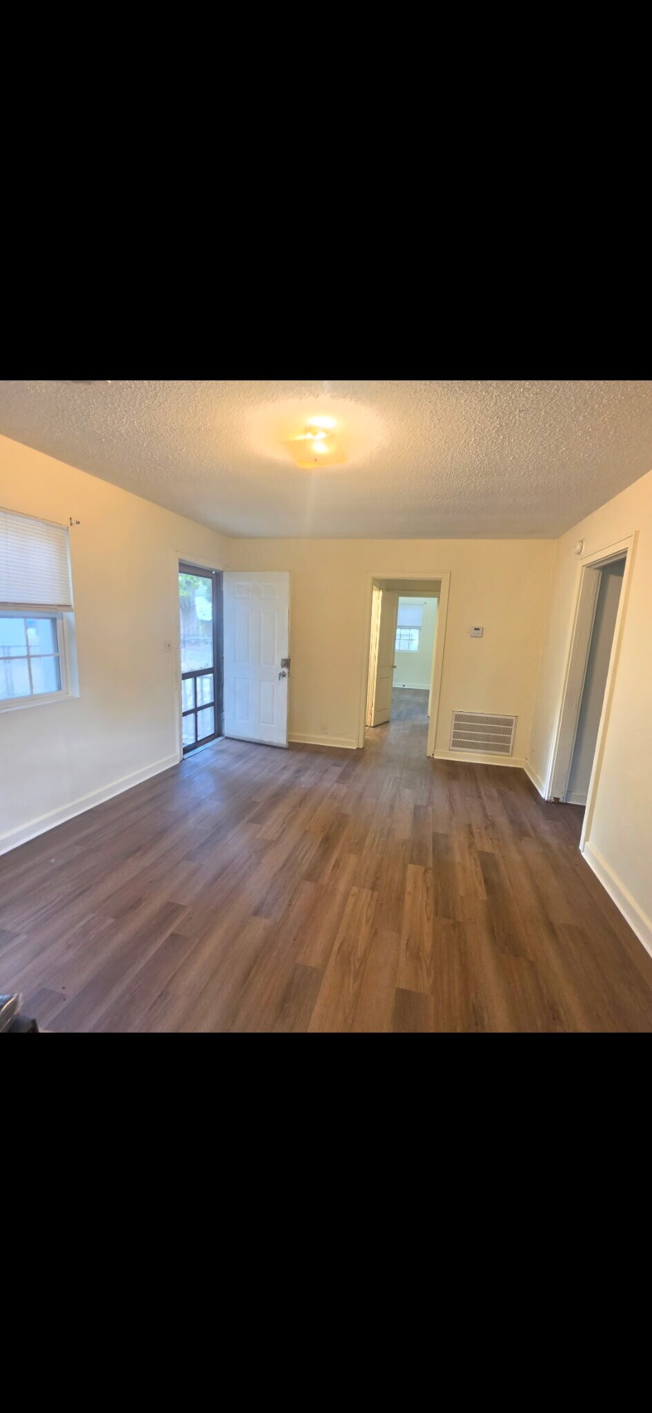 Building Photo - 5534 Flanders Ave