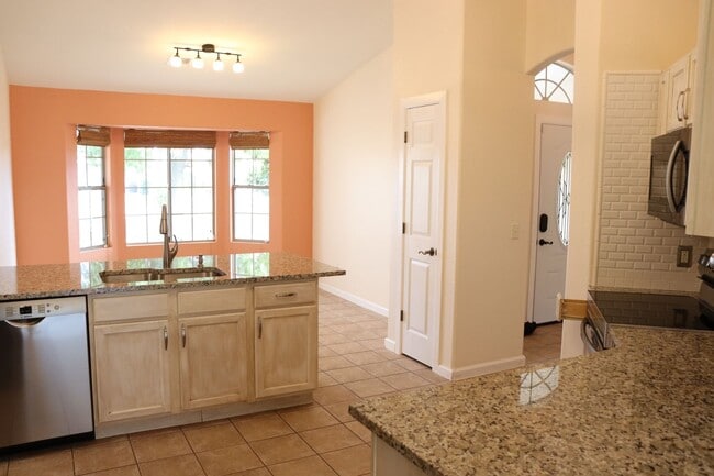 Building Photo - Three bedroom home in Canyon de Flores