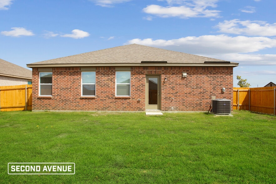 Building Photo - 2005 Erlinda Dr