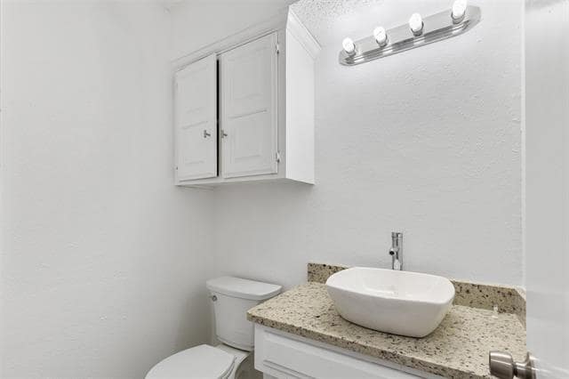 Building Photo - 3005 Club Hill Dr