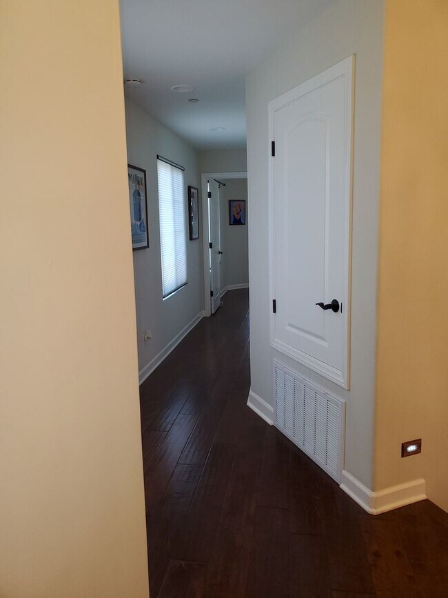 Building Photo - Elegant Coronado Village Home