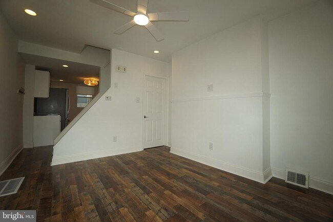 Building Photo - 539 Turner St