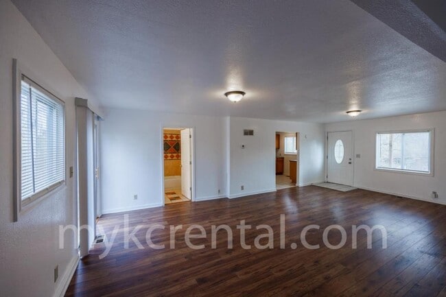 Building Photo - 3026 S 33rd St