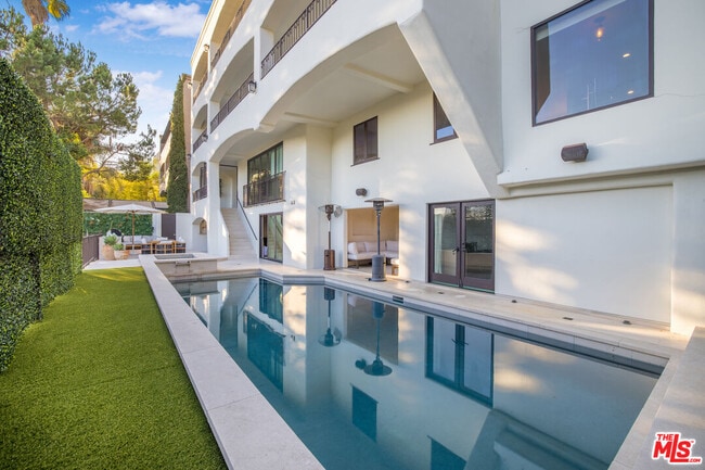 Building Photo - 7212 Mulholland Dr