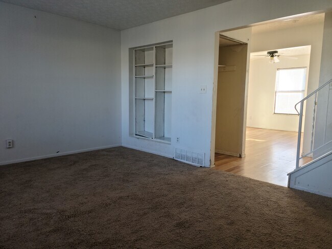 Living room - 4848 Charlton Ct