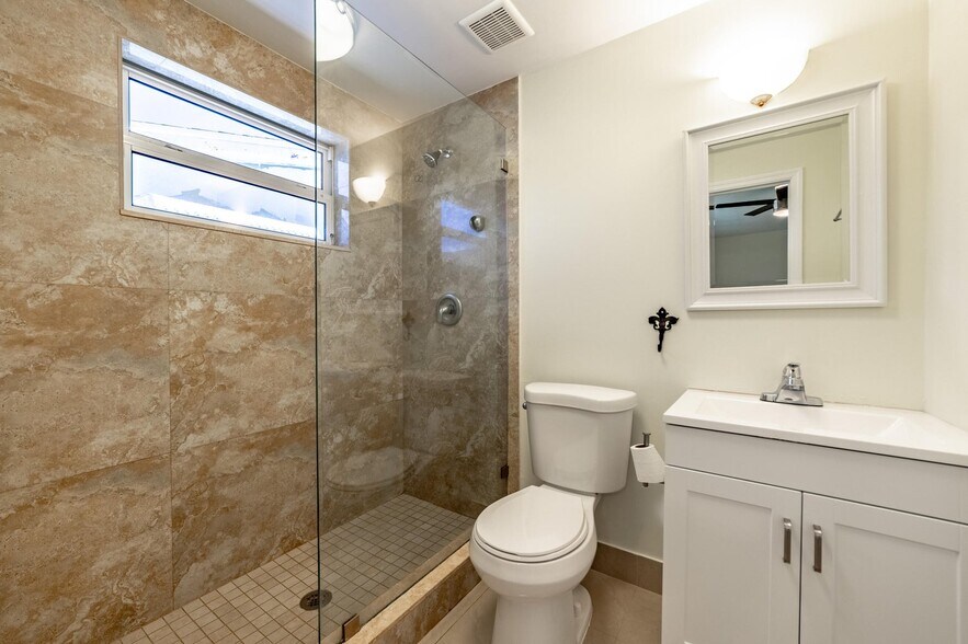 Building Photo - 3730 NE 13th Ter