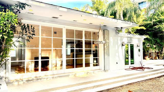 Building Photo - 2301 S Miami Ave