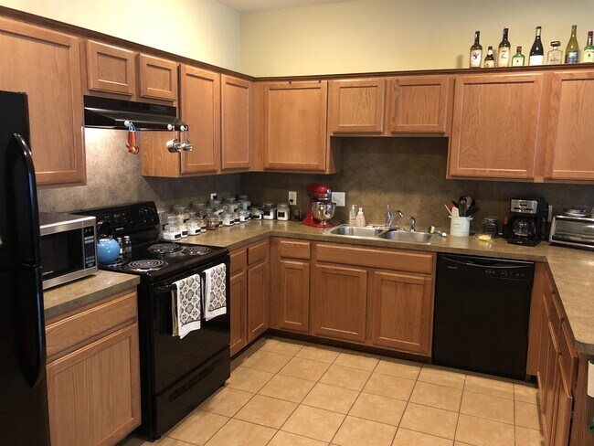 Building Photo - 21387 W Wallis Dr