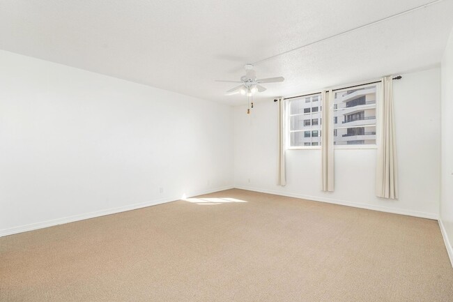 Building Photo - 630 Ocean Dr