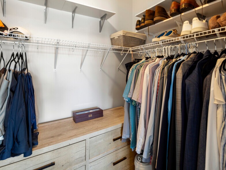 Building Photo - 84 Cardwell Ln