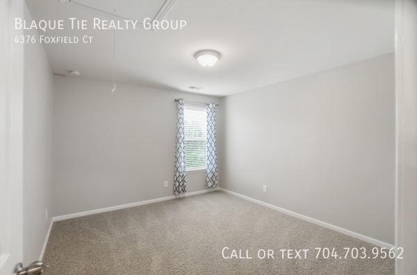 Building Photo - 4376 Foxfield Ct