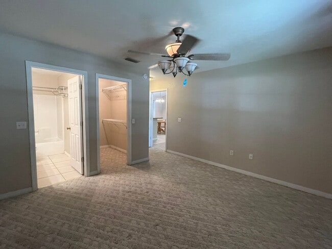 Building Photo - 3BR/2BA Home with 2 Car Garage, Fenced Yard & RV Hookups – Lake City, FL