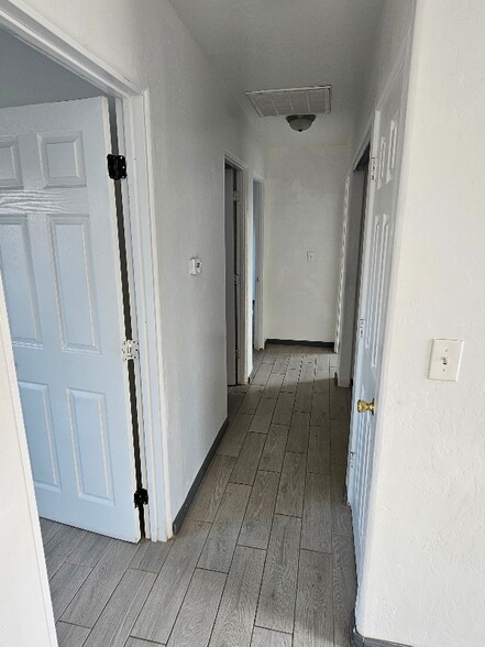 Building Photo - 5070 S Park Ave