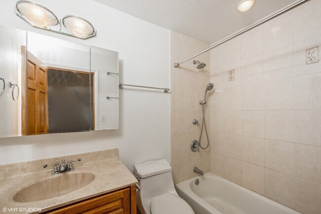 Building Photo - 1112 Castilian Ct