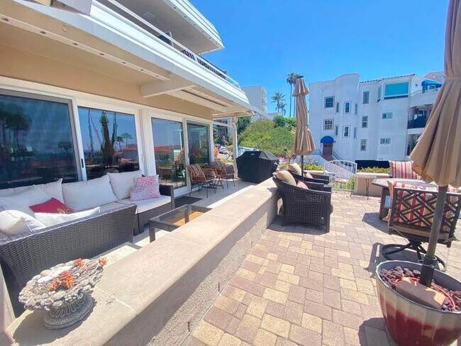 Building Photo - 501 Avenida Del Mar