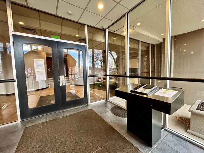 Building Photo - Beautiful 1-Bedroom Condo at Mountain Shadow Condominiums