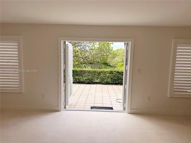 Building Photo - 5570 SW 70th Pl S