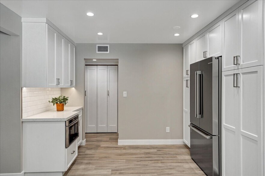 Building Photo - 5346 Tyrone Ave