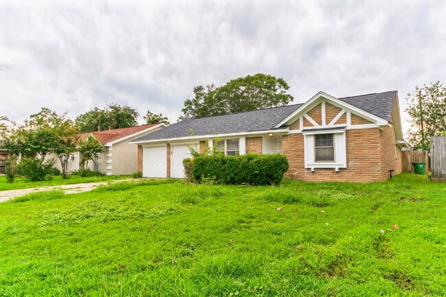 Building Photo - Move-In Ready 3BR/2BA in Baytown – 1,472 Sq Ft with Private Yard & Garage