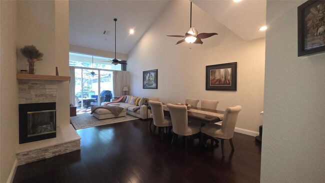 Building Photo - 504 W Palm Aire Dr