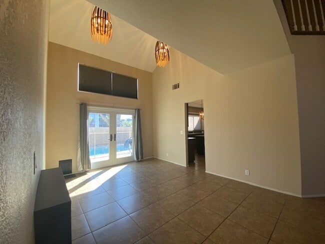 Building Photo - 2640 Ohio Ct