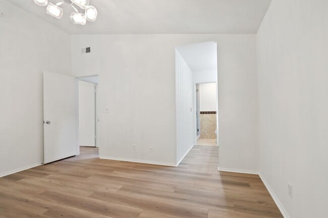 Building Photo - 31412 Windsong Dr