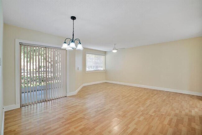 Building Photo - 9899 Westview Dr
