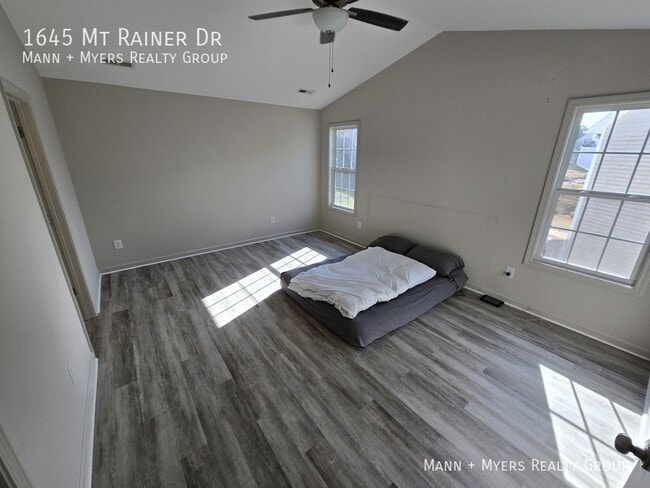 Building Photo - 1645 Mount Rainer Dr