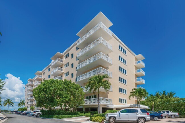 Building Photo - 250 Bradley Pl