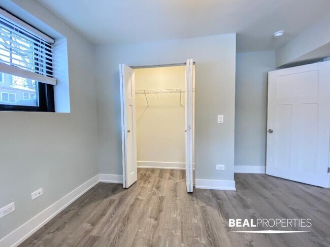 Building Photo - 2 bedroom in EVANSTON IL 60202