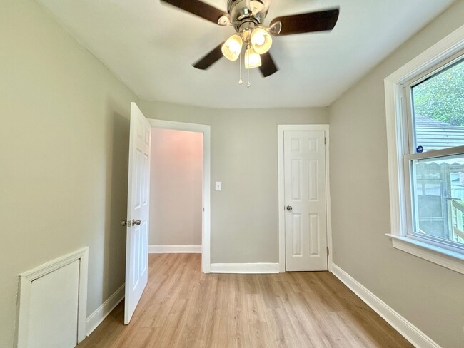 Building Photo - Norfolk 2 bedroom, 1 bath home