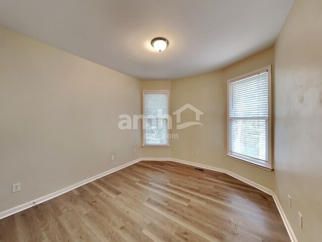 Building Photo - 521 Autumn Walk