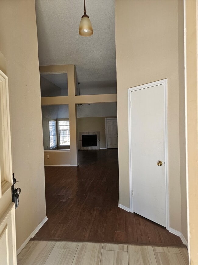 Building Photo - 1538 Ridgebriar Dr