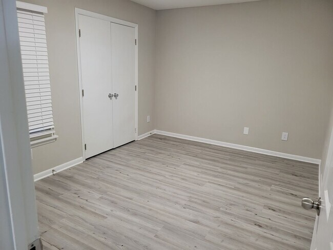 Building Photo - Renovated Duplexes with Great Specials!