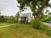 Building Photo - Spacious 3 Bedroom, 1 Bath Garden View Apt