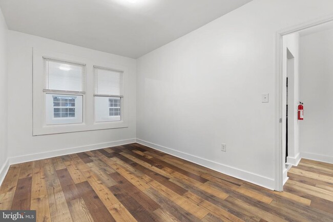 Building Photo - 1512 Isherwood St NE
