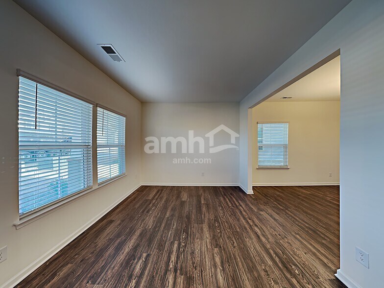 Building Photo - 5018 Twin River Dr