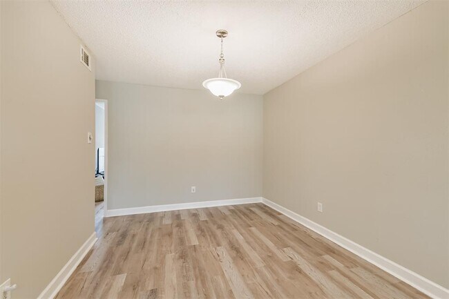 Building Photo - 1352 Country Pl Dr