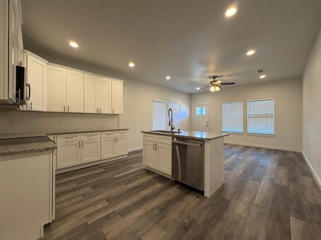 Building Photo - 405 N Andrews Ave