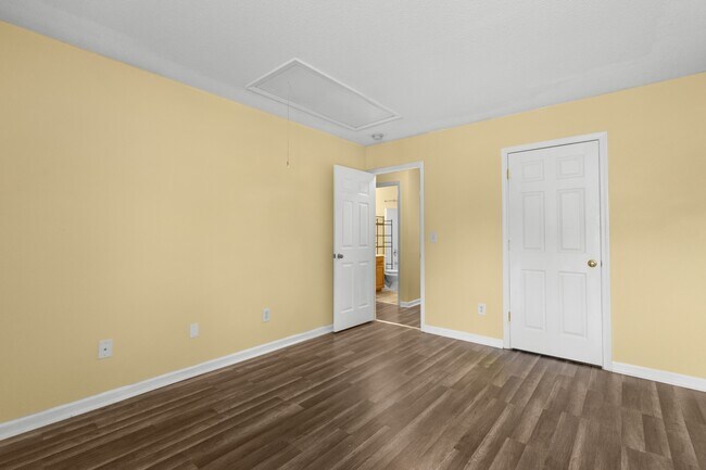 Building Photo - 100 Henson Pl