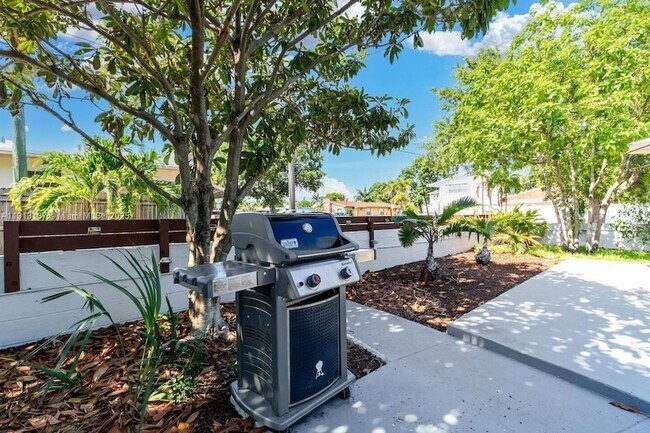 Building Photo - 1629 Johnson St