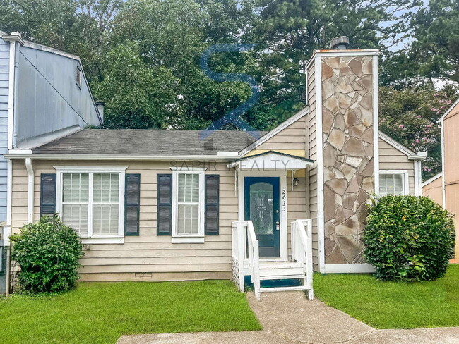 Building Photo - 2033 Charter Manor