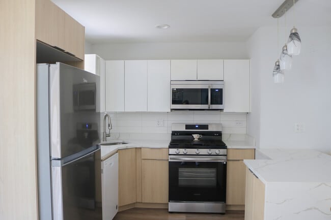 Building Photo - 22407 Strassburg Ave