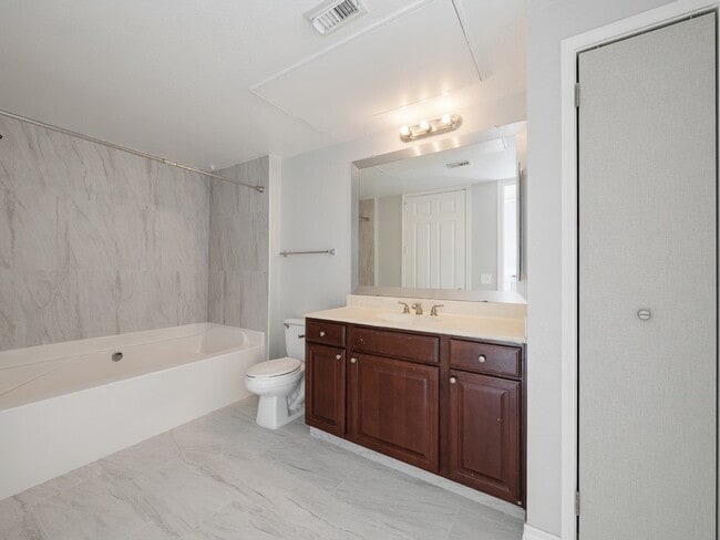 Building Photo - 7575 Kirby Dr