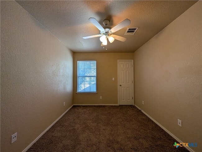 Building Photo - 1013 Misty Acres Dr