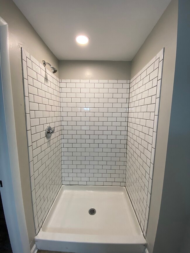 Building Photo - 571 Grayton Rd